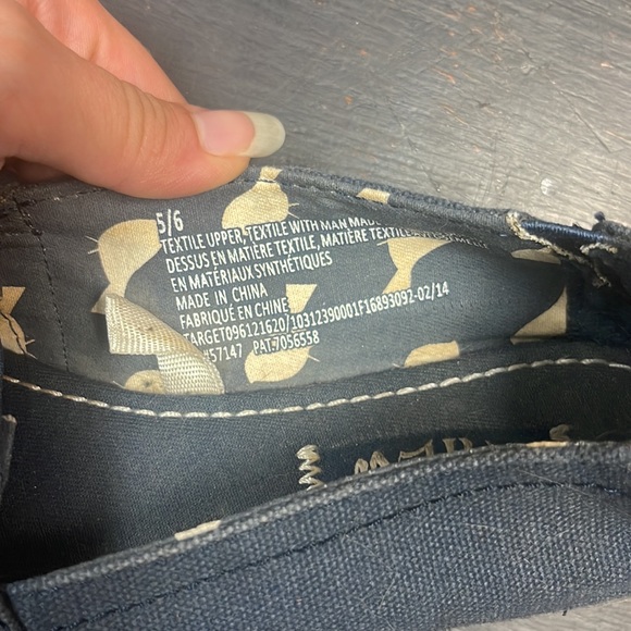 Shoes - Picture 4 of 5